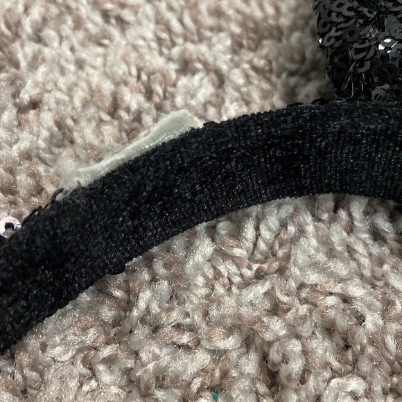 DISNEY classic black and red Minnie ears headband main image 3